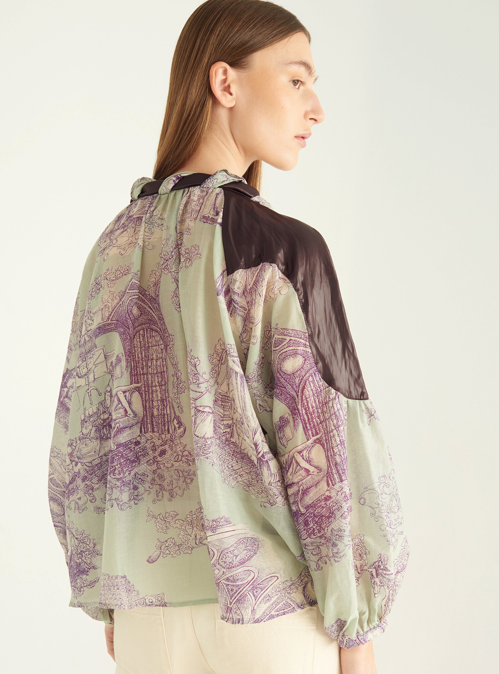 Contrasting blouse