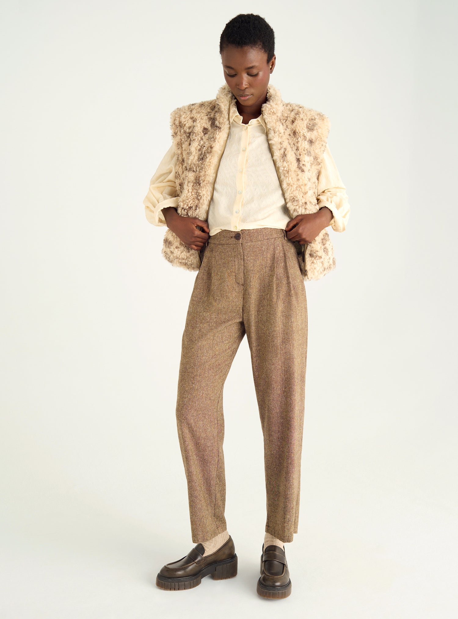 Pantalon carotte en tweed de laine chinée