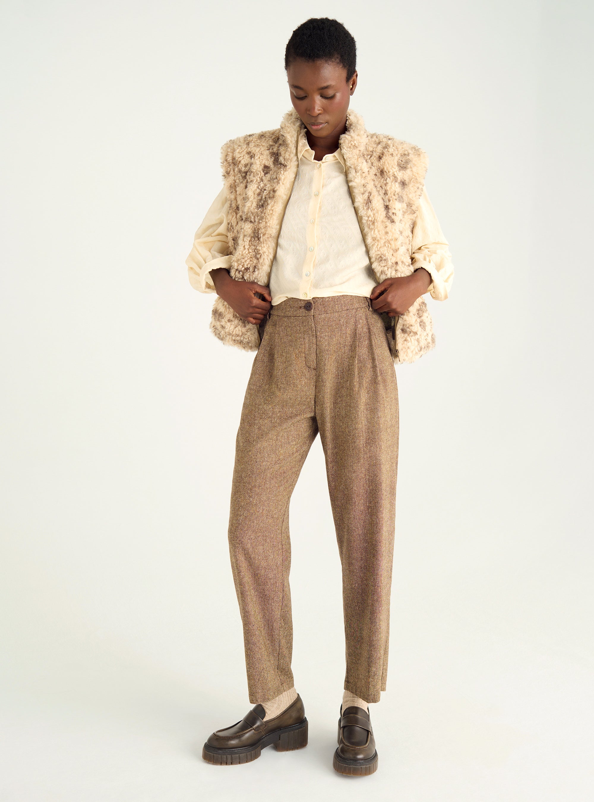 Pantalon carotte en tweed de laine chinée