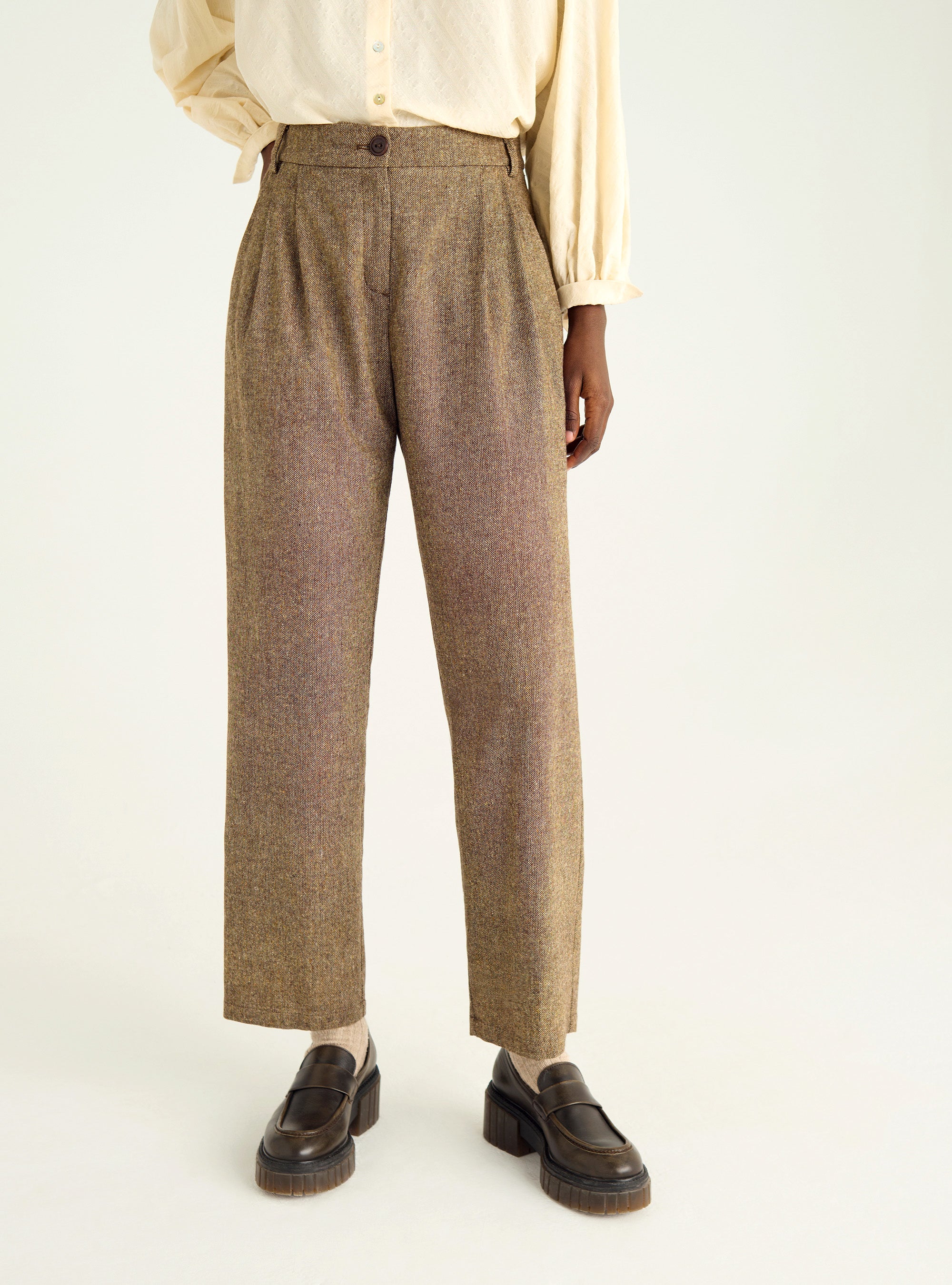 Pantalon carotte en tweed de laine chinée