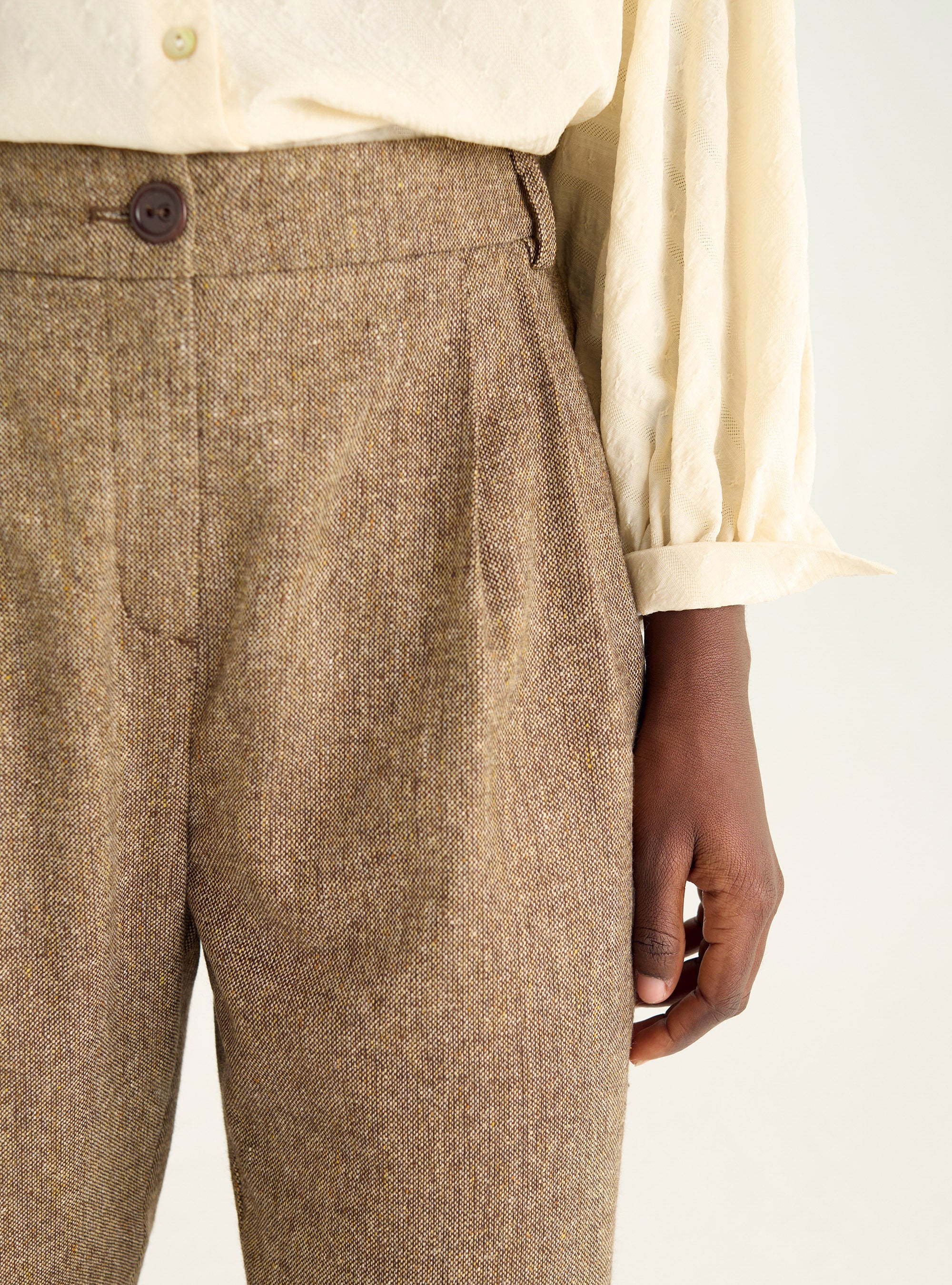 Pantalon carotte en tweed de laine chinée