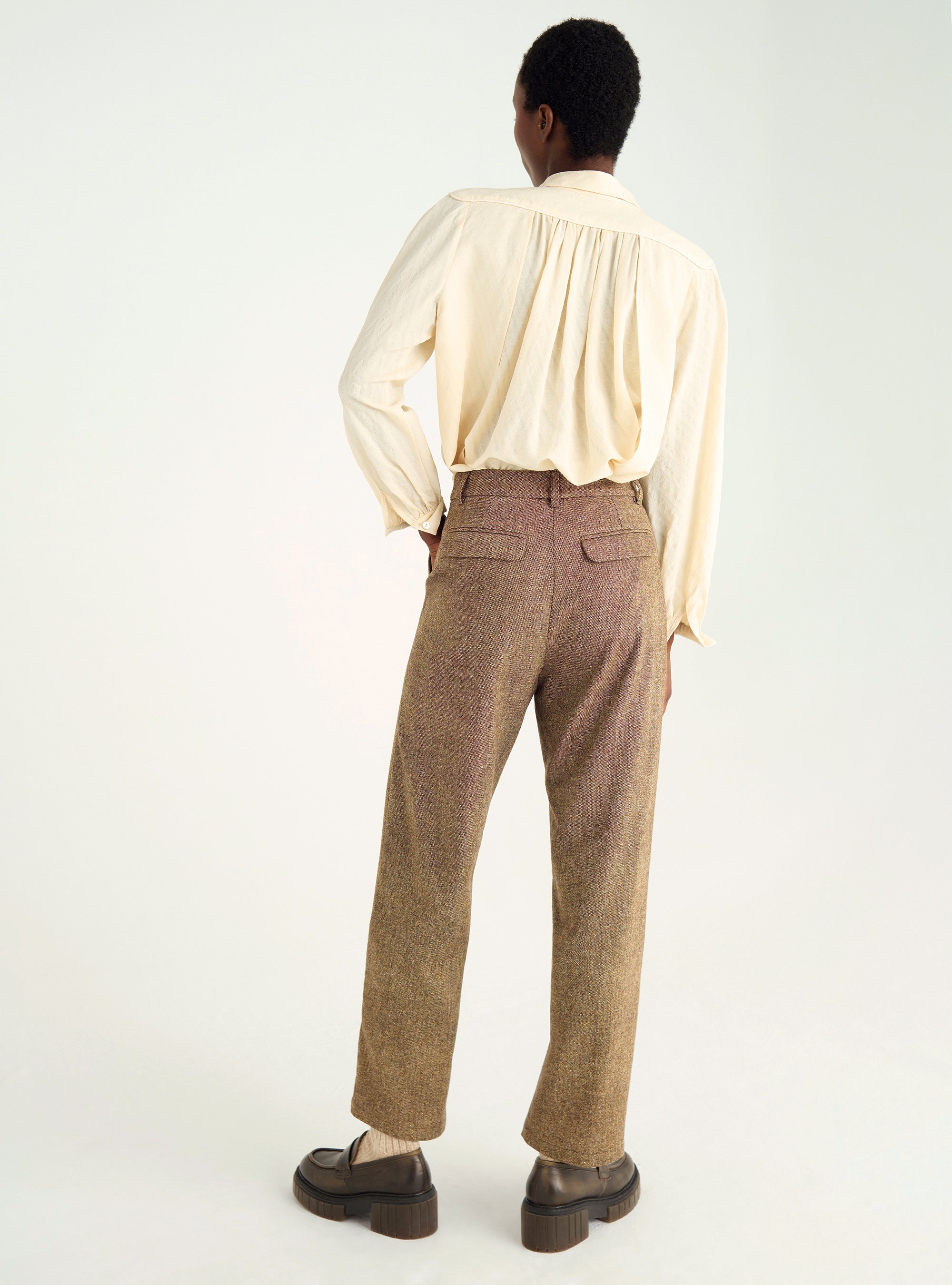 Pantalon carotte en tweed de laine chinée