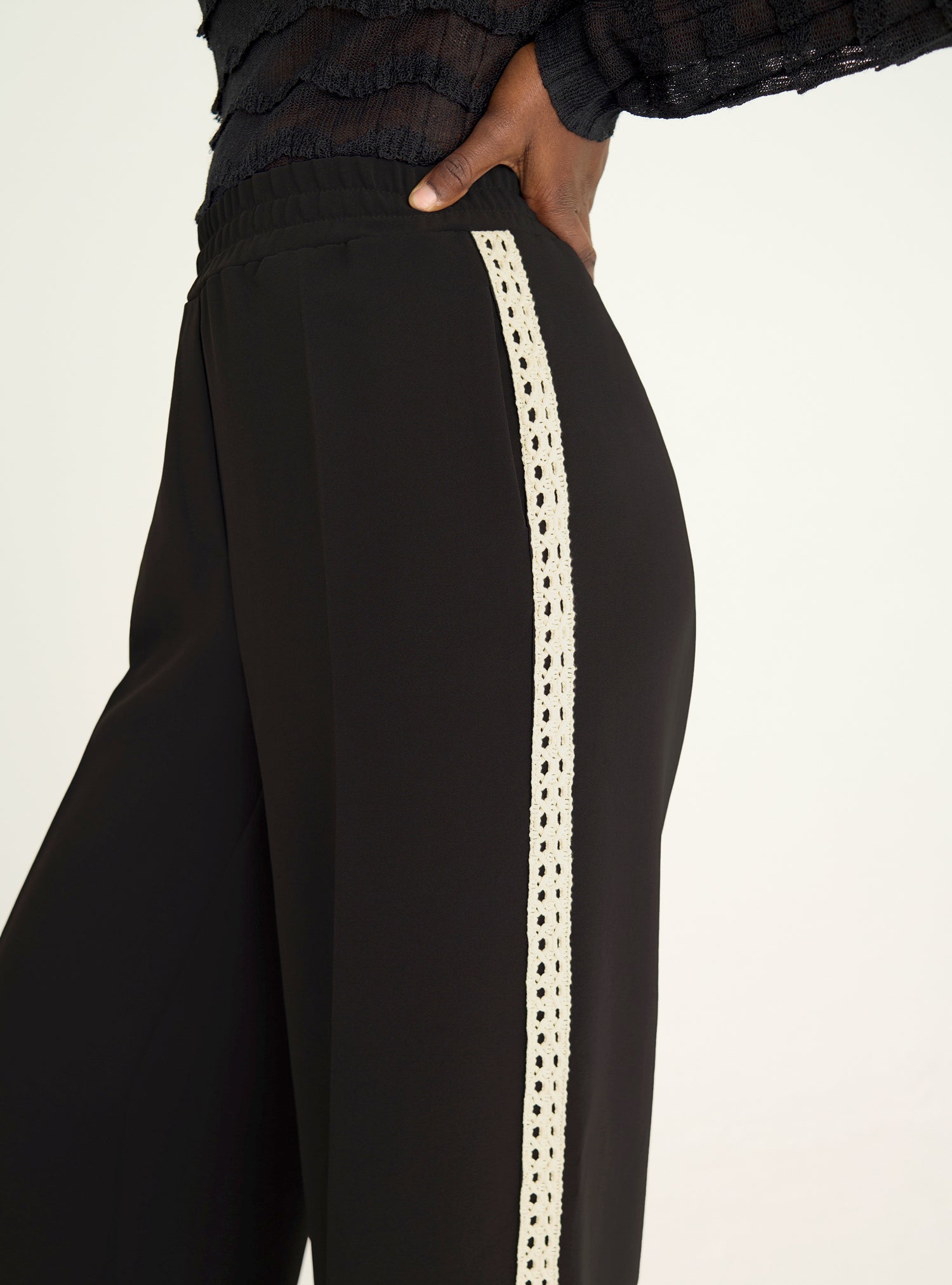 Pantalon large à taille élastiquée