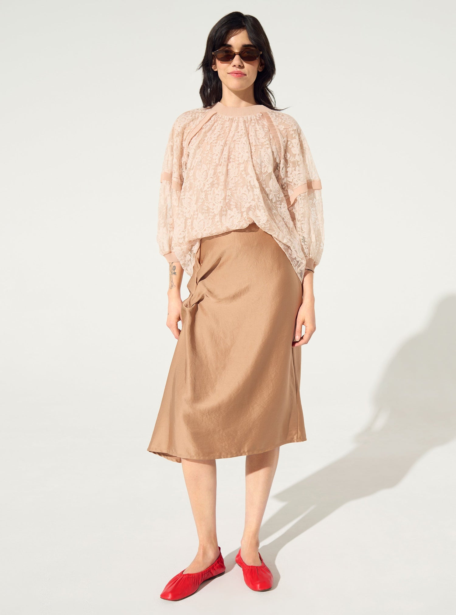 loose-fitting pleated pink lace blouse