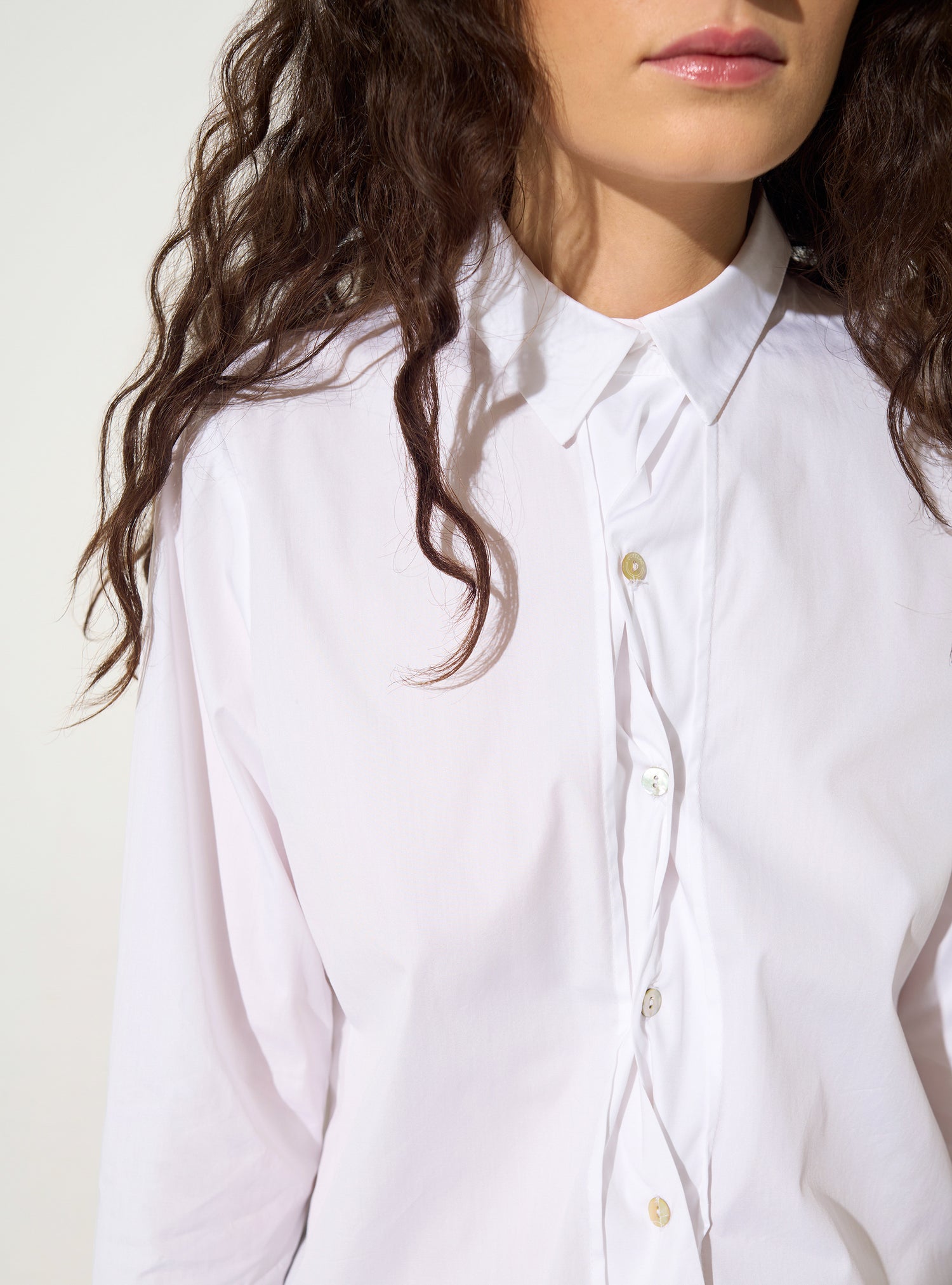 Straight white cotton shirt
