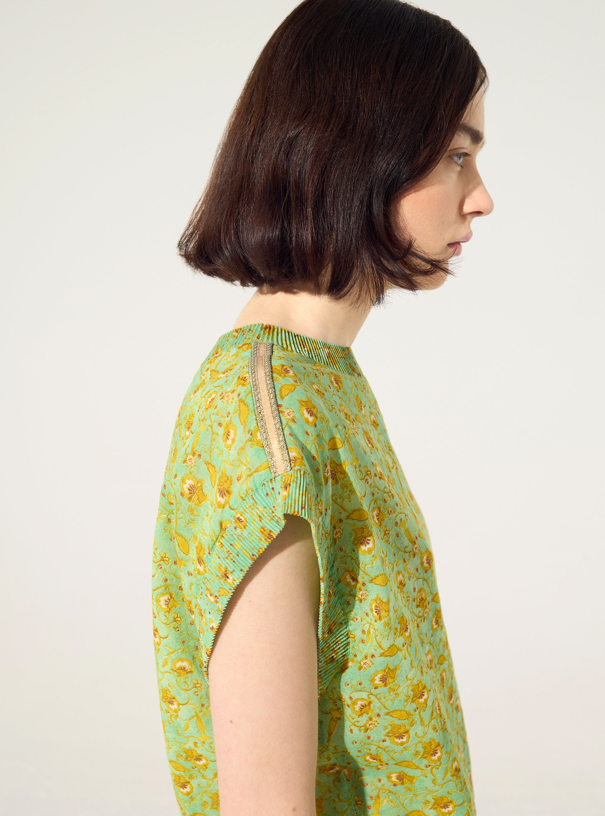 Fitted pleated printed blouse in green cotton