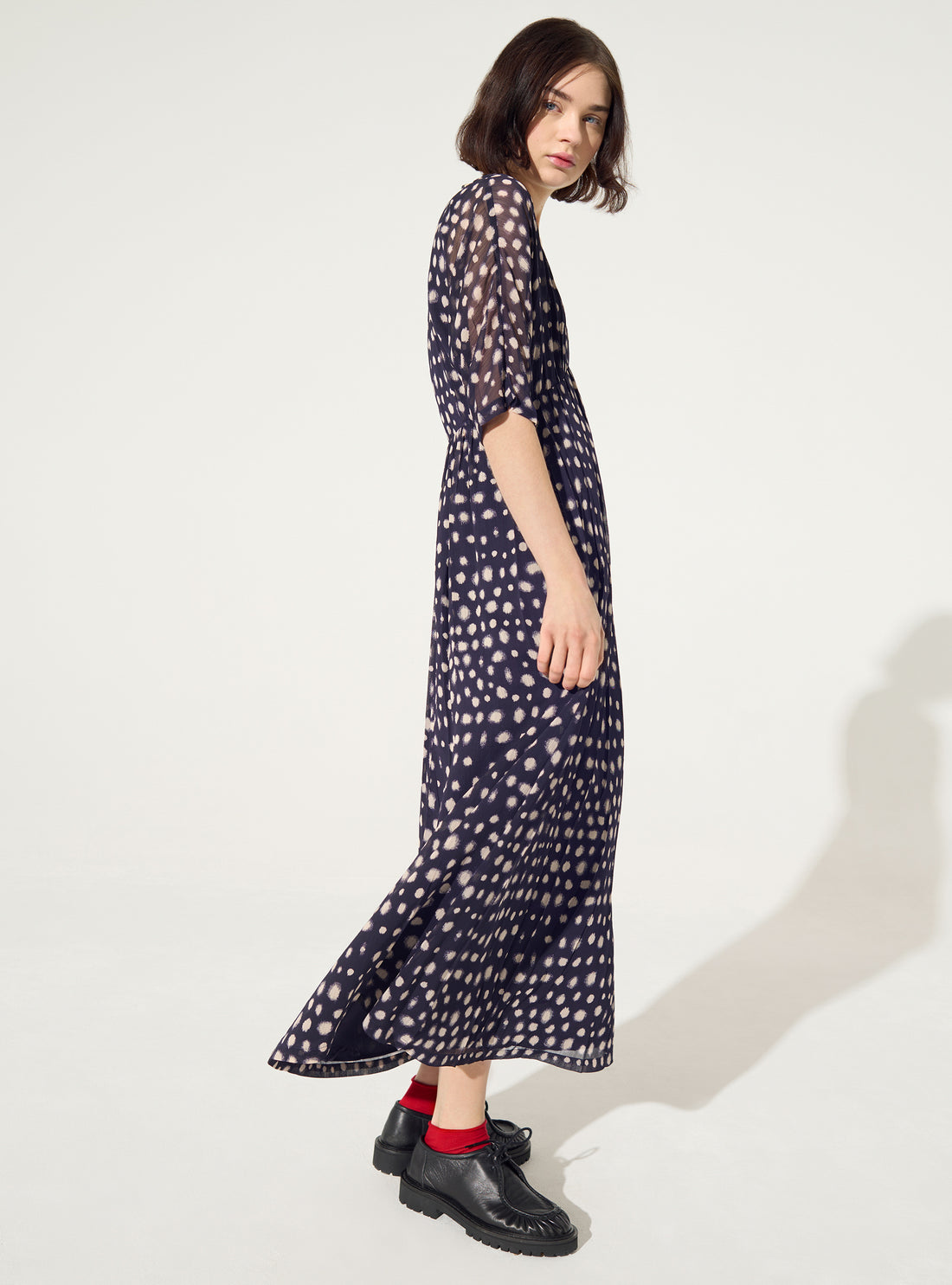 Lila Hausmuster, plissiertes, tailliertes Kleid