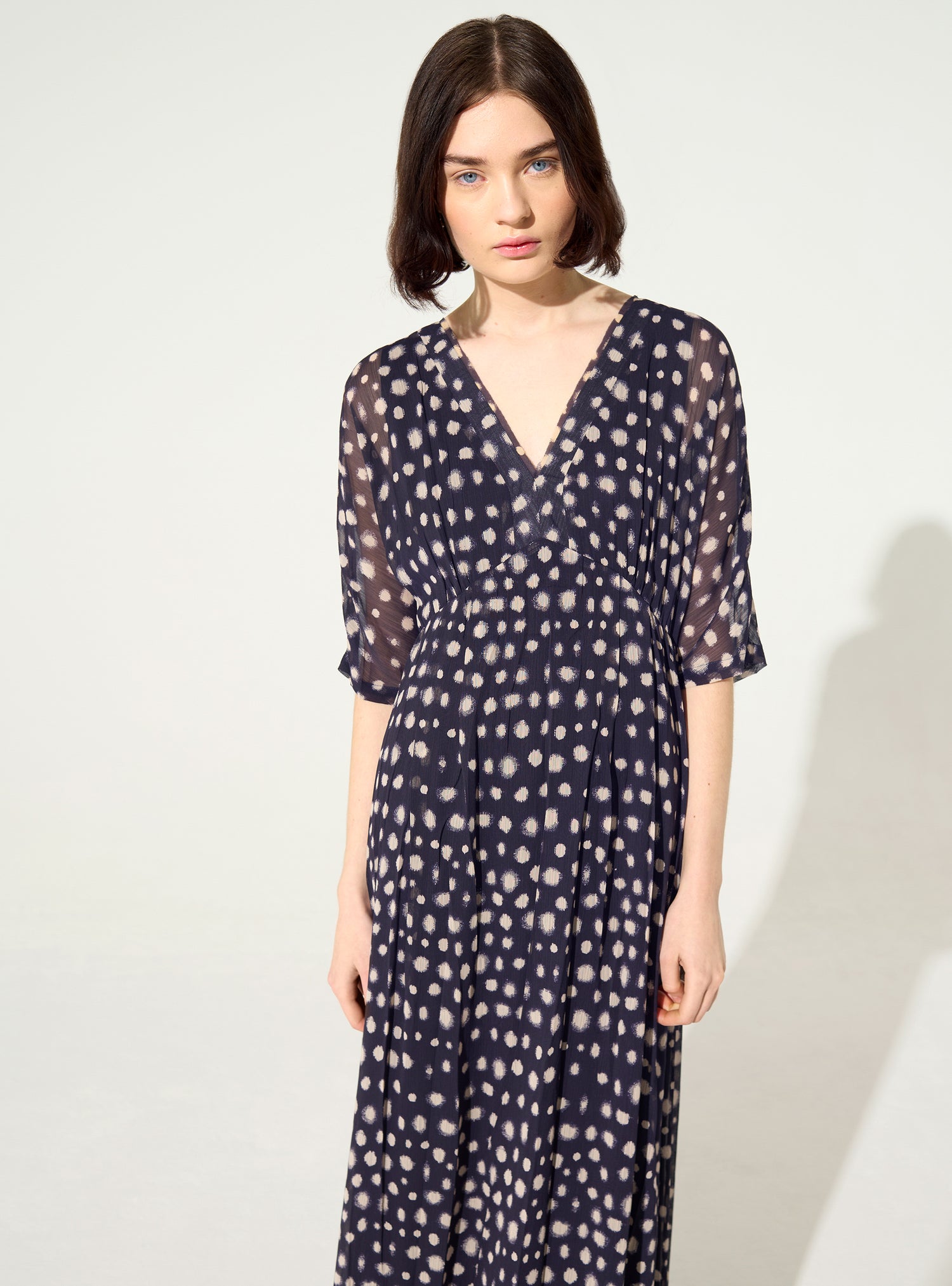 Robe ajustée plissée imprimé maison violette