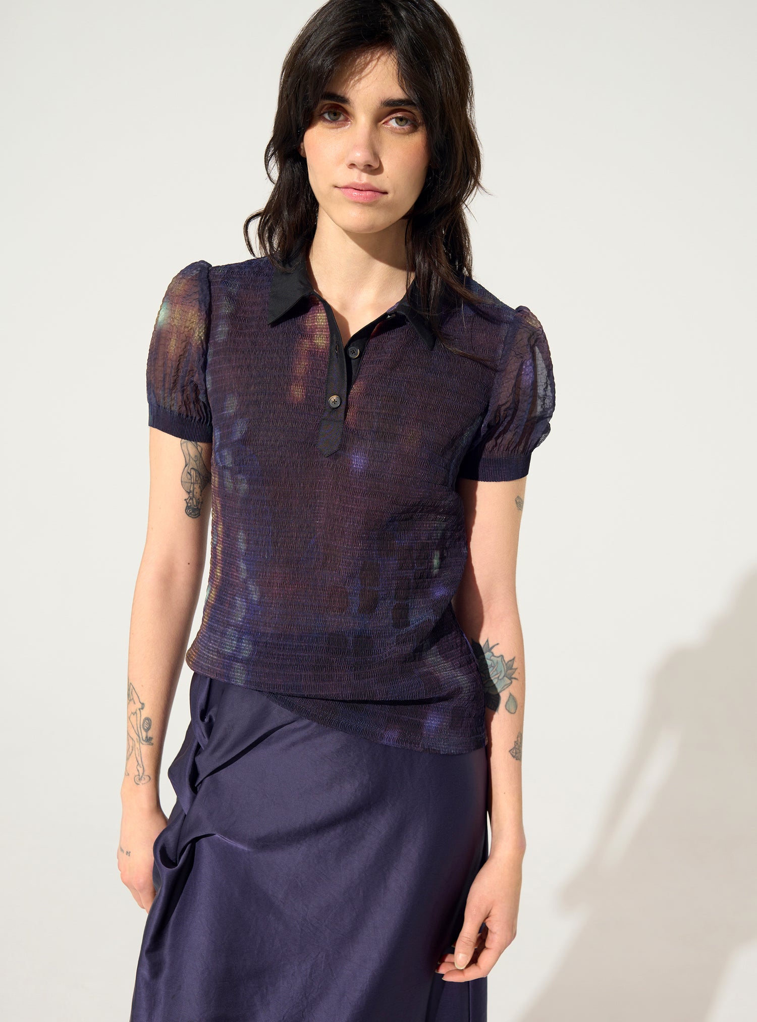 Purple fitted pleated polo shirt with house print