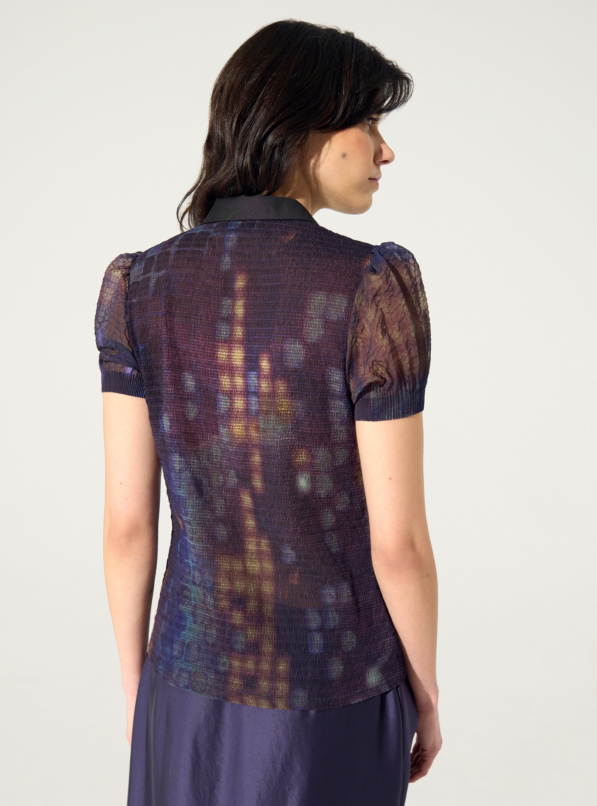 Purple fitted pleated polo shirt with house print