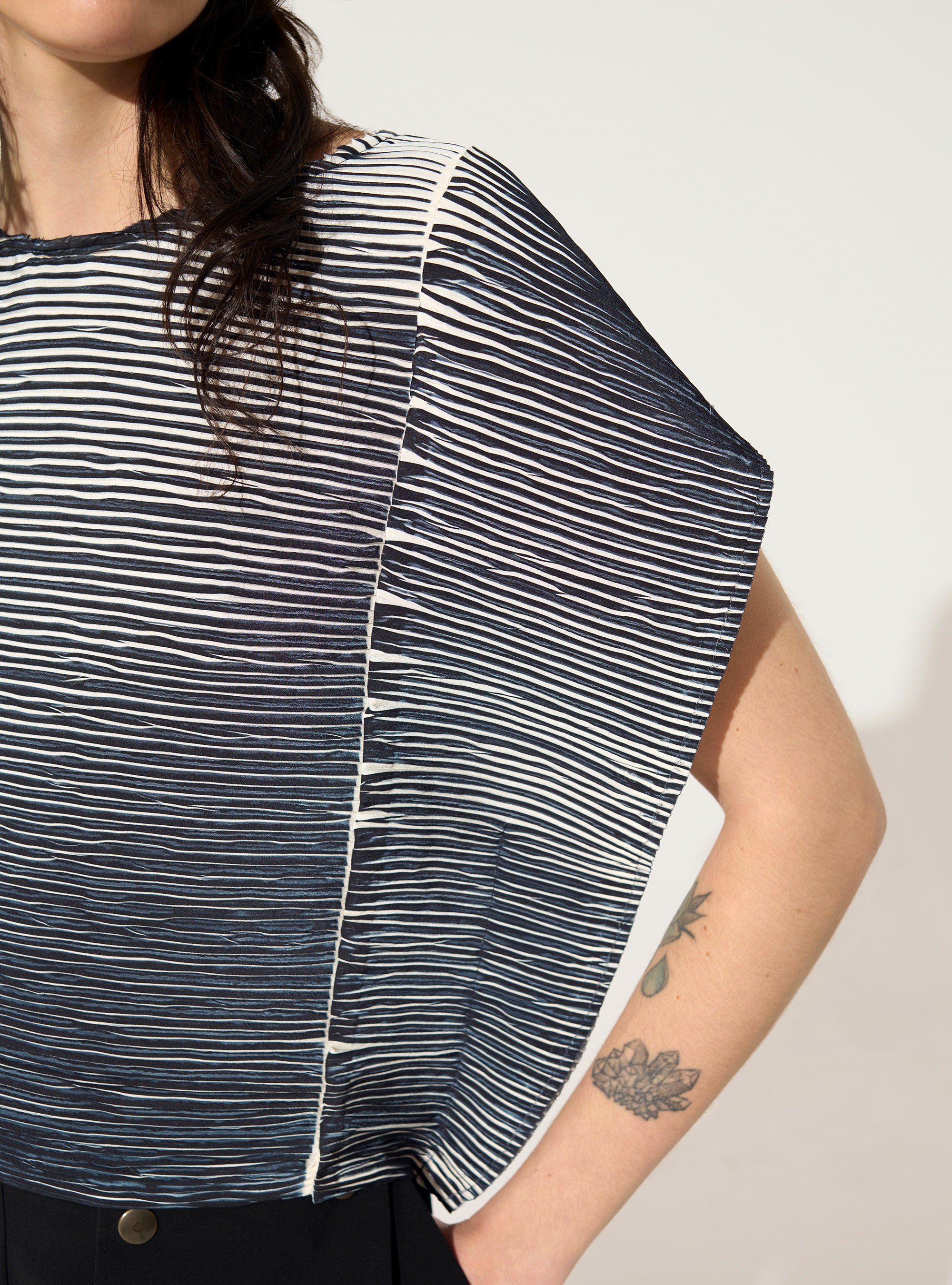 Black pleated straight blouse