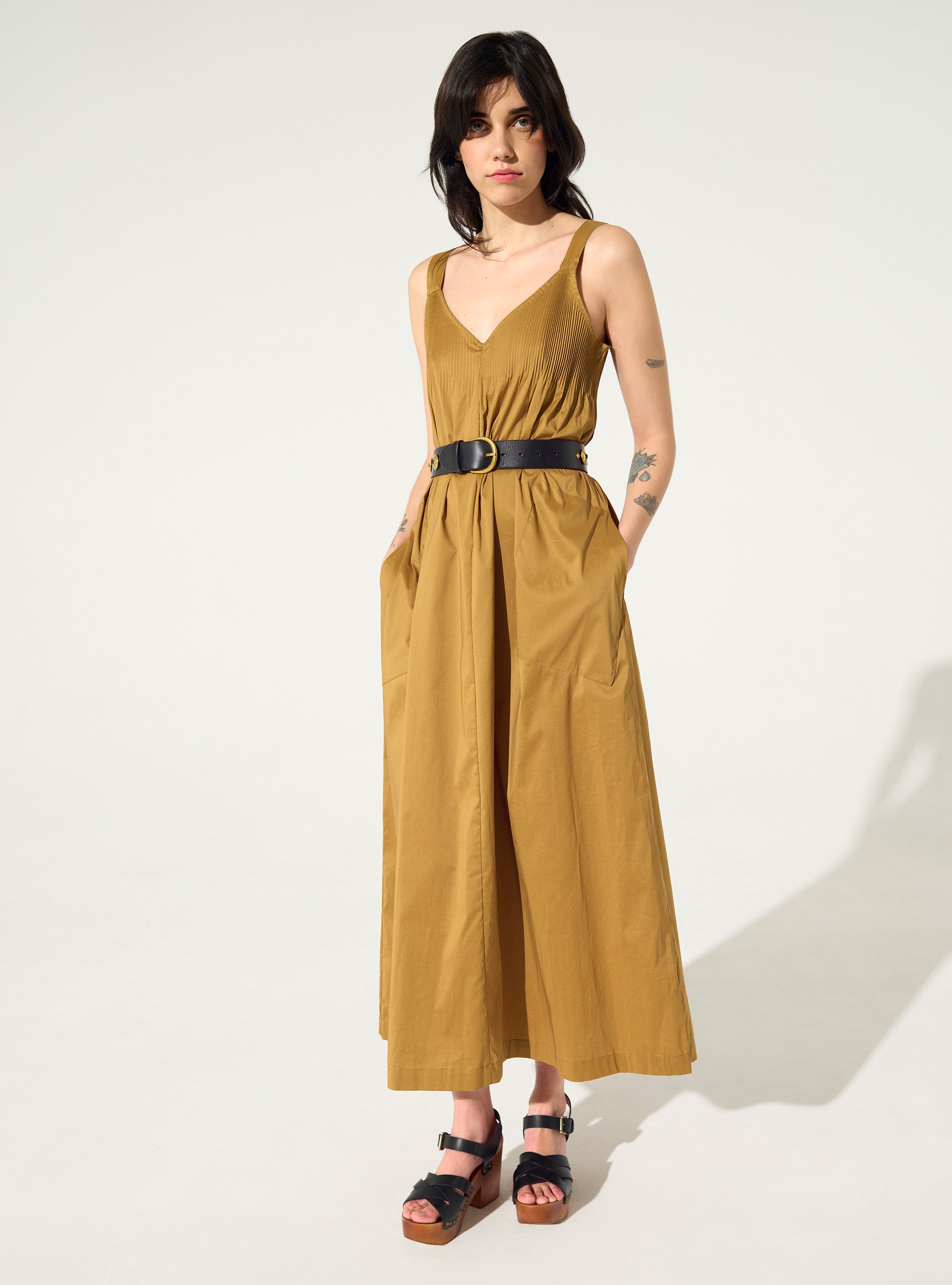 Robe longue plissée en coton marron