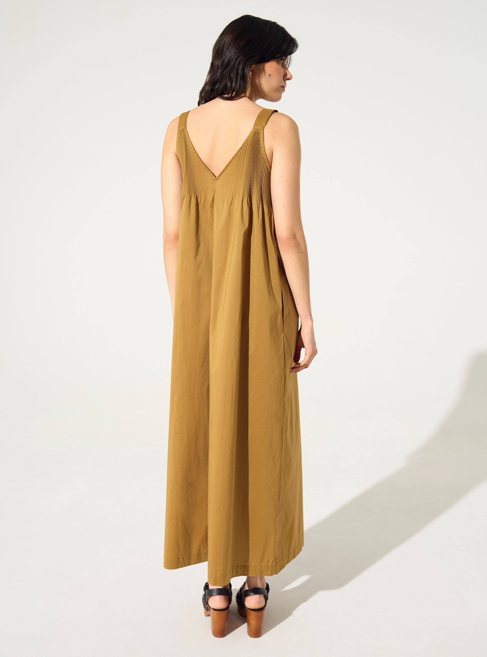 Robe longue plissée en coton marron