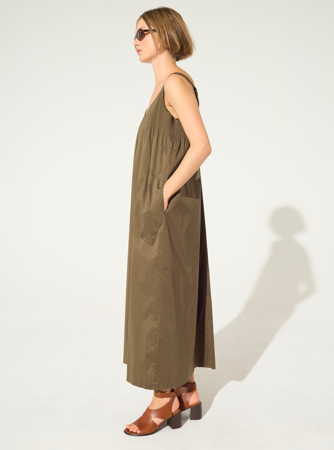Robe longue plissée marron