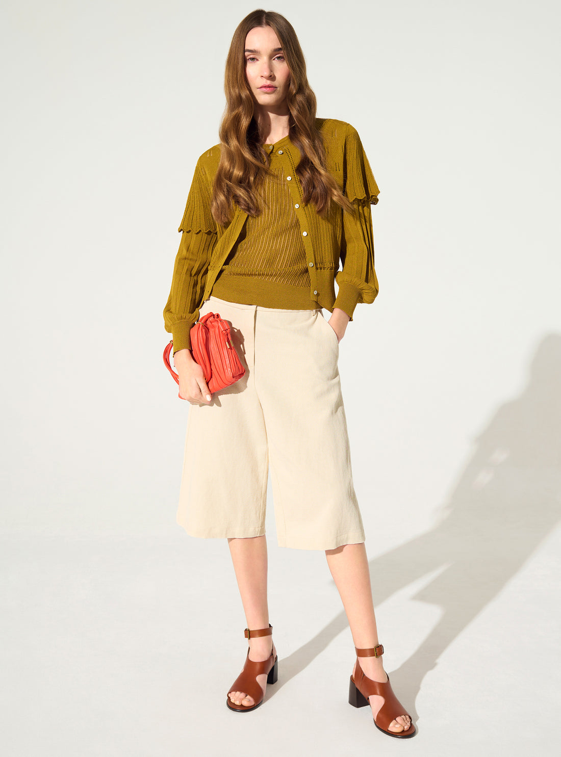 White cotton and linen Bermuda shorts