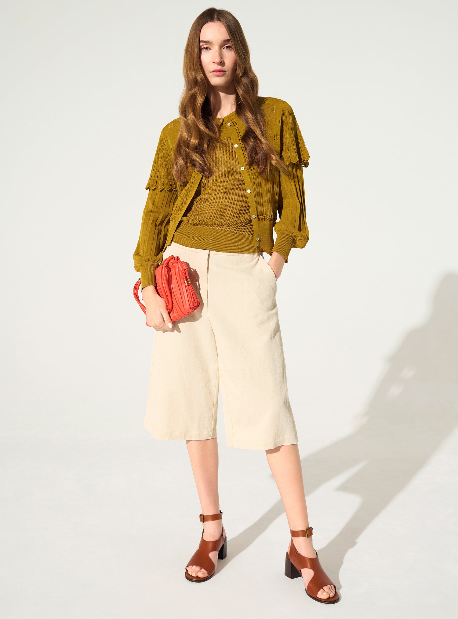 White cotton and linen Bermuda shorts