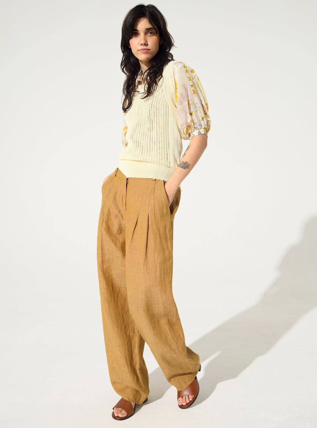 Braune Leinen- und Baumwollhose