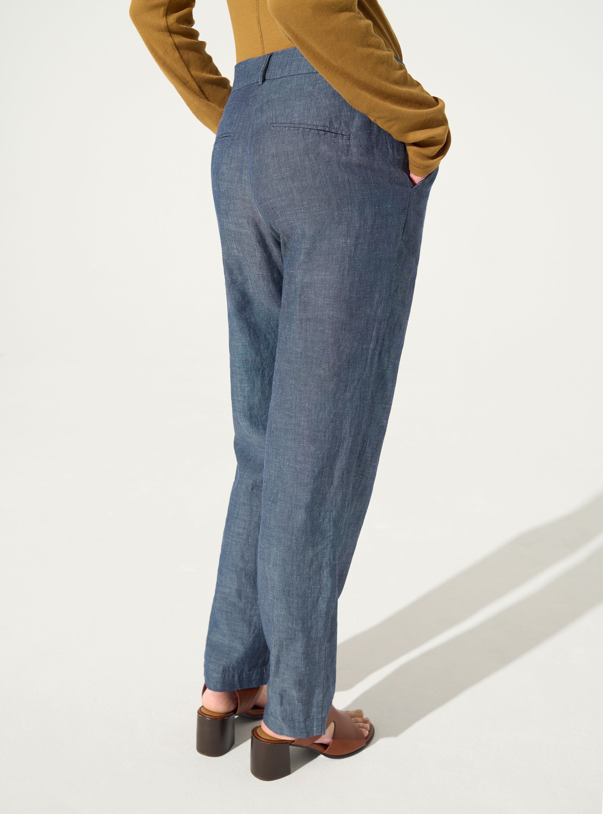 Straight-leg trousers in blue linen and cotton