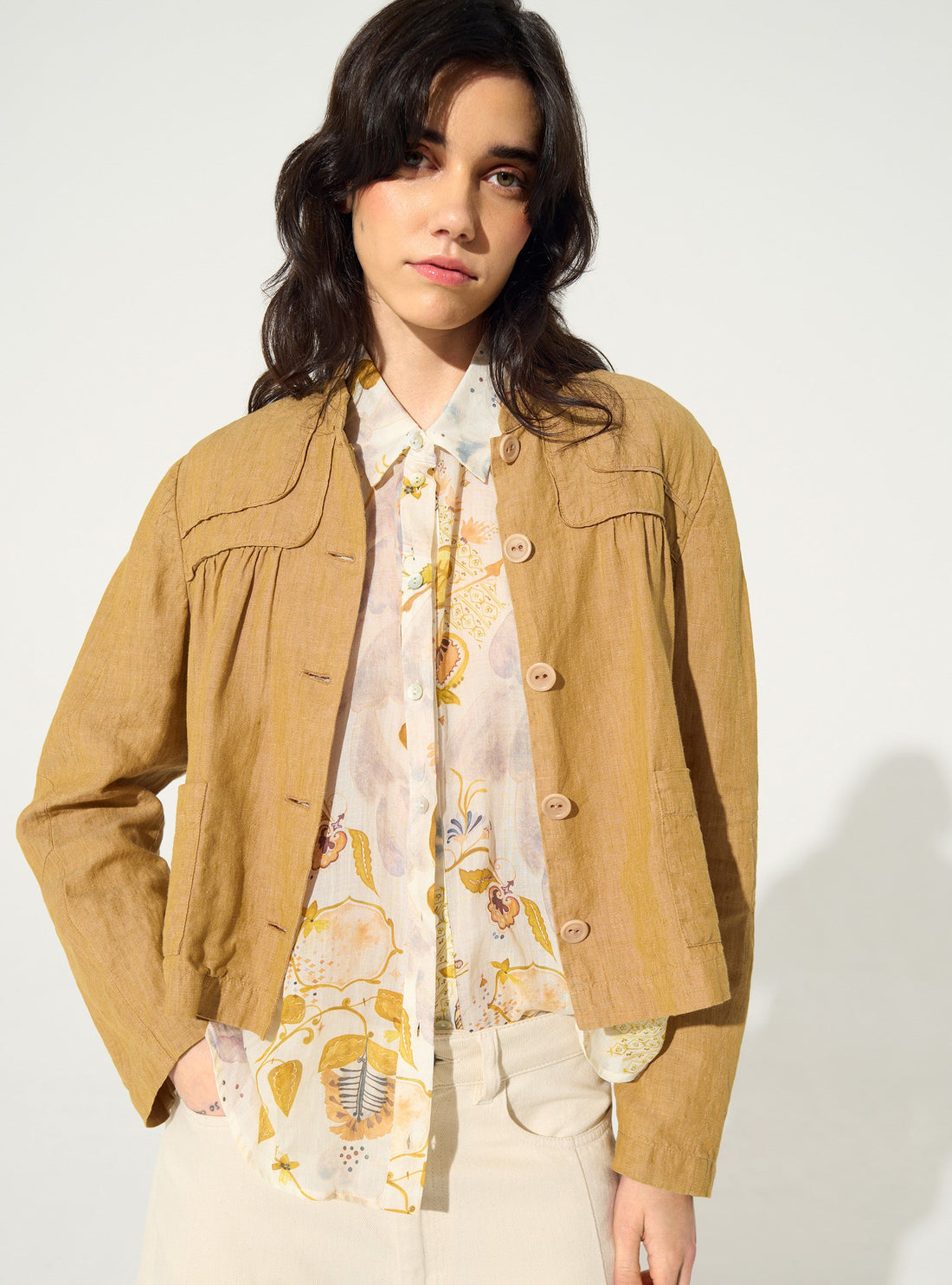Loose-fitting brown linen and cotton jacket