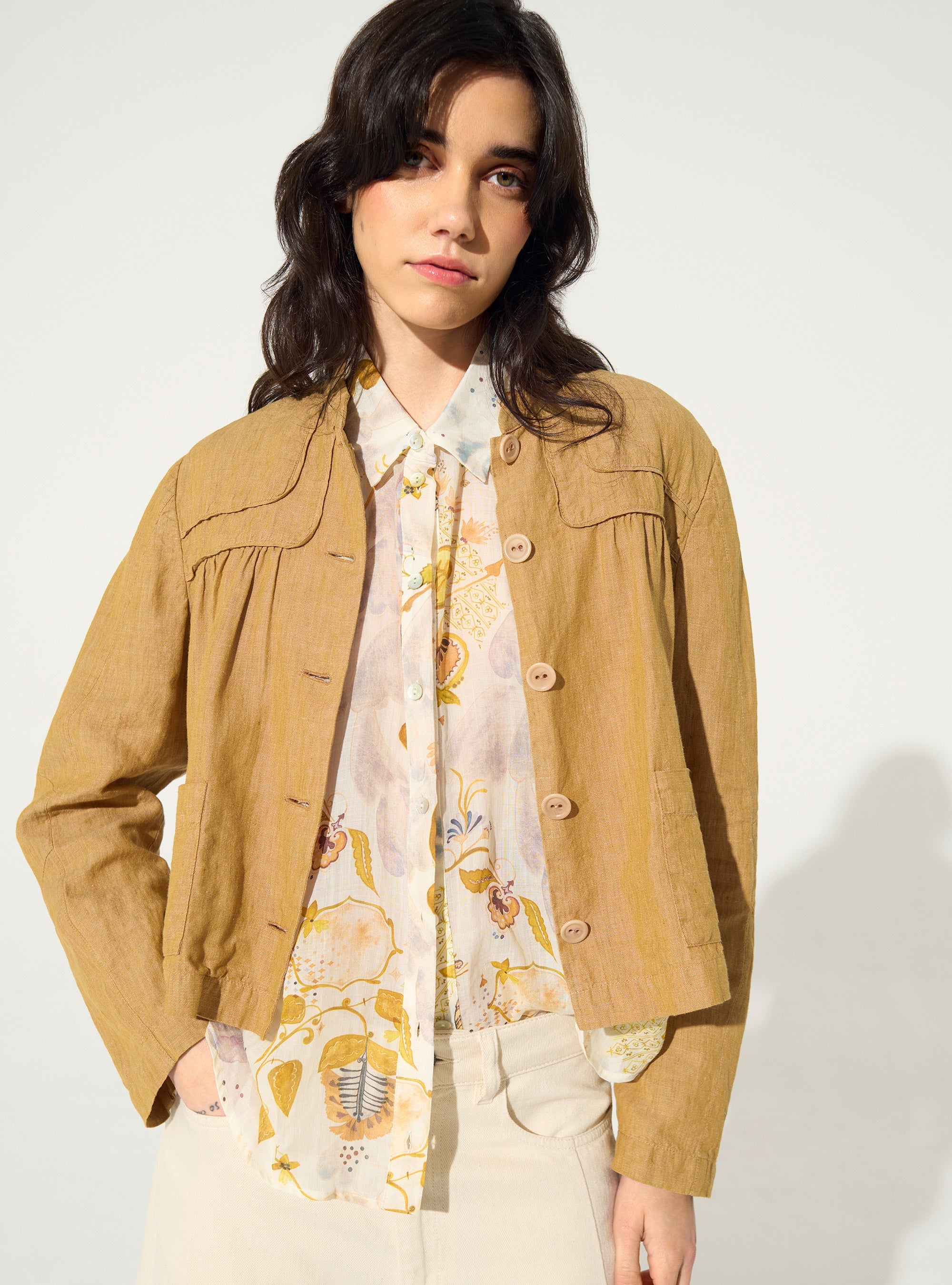 Loose-fitting brown linen and cotton jacket