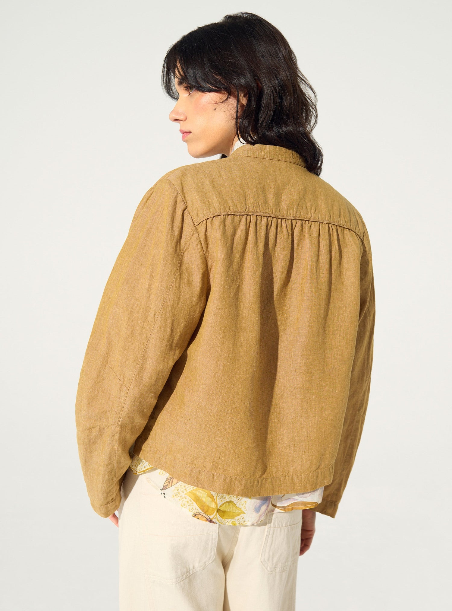 Loose-fitting brown linen and cotton jacket