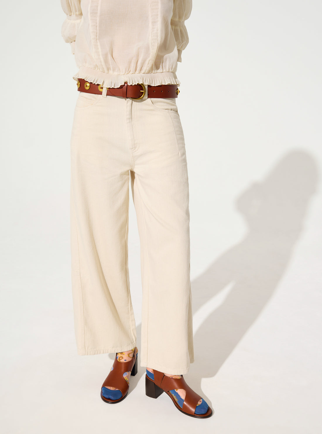 weiße Baumwolljeans