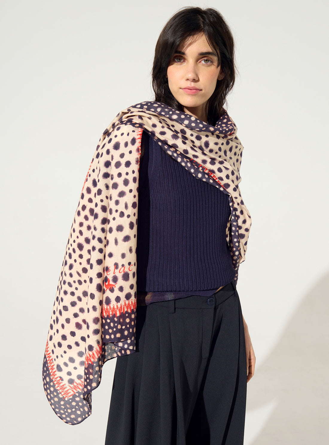 Schal mit rosa Hausmuster