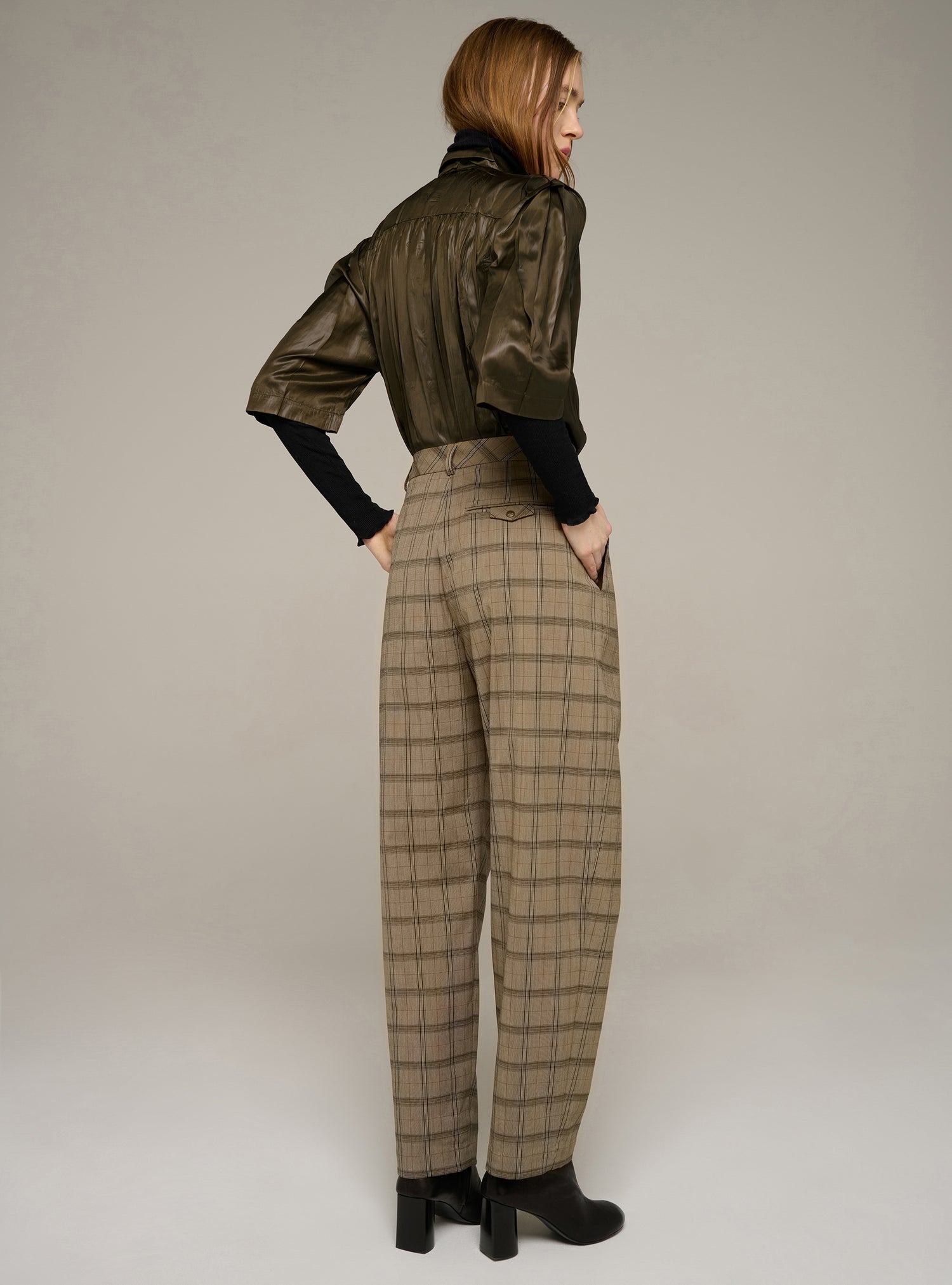 Pantalon carrotte à carreaux