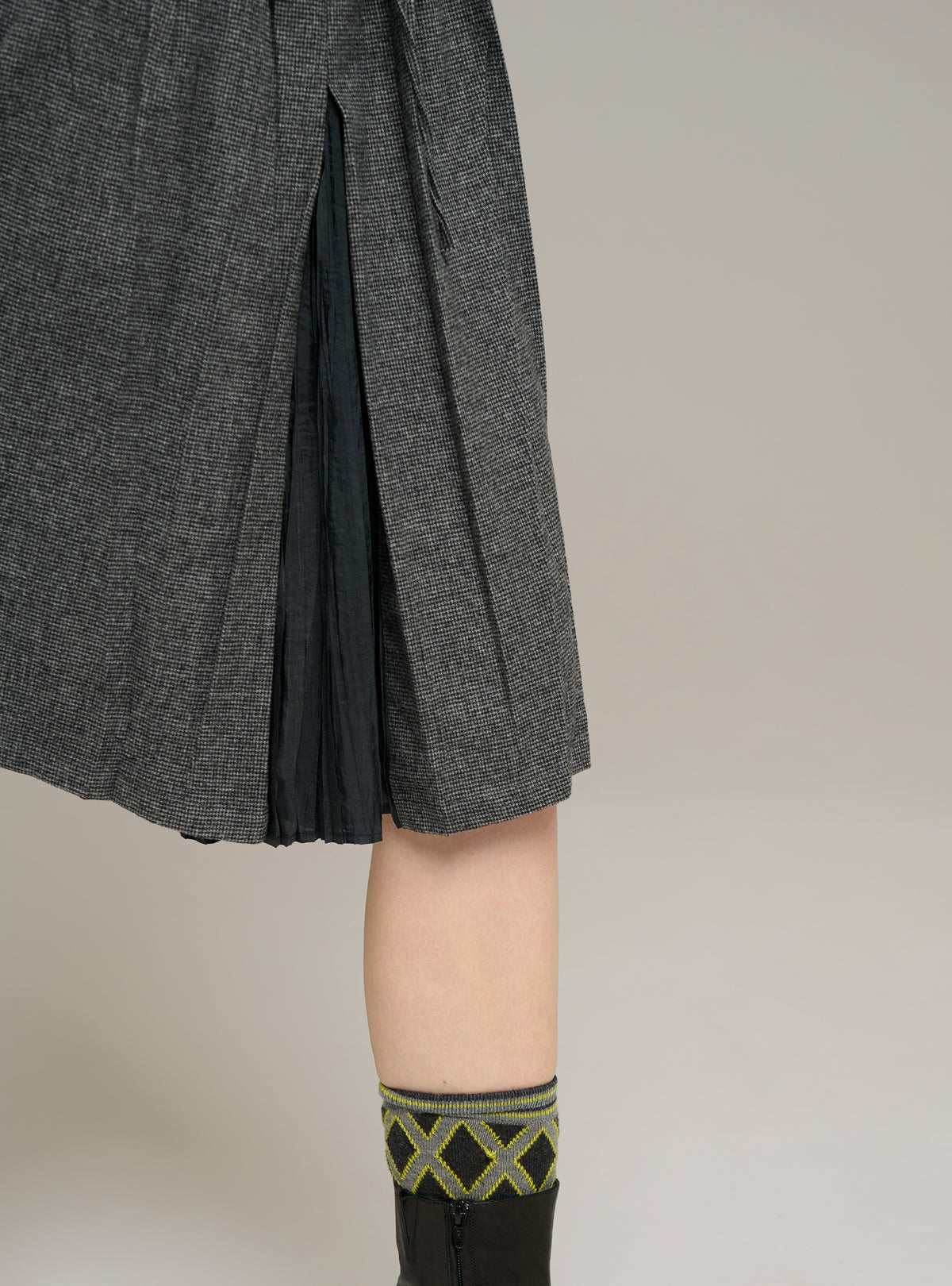 Tailliertes Midikleid mit langen Ärmeln